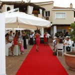 An ordinary society evening at Porto Cervo with the opening of Ferrari Spazio Bollicine