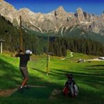 Si brinderà con bollicine Ferrari al Trekkingolf- Hole in One Porsche