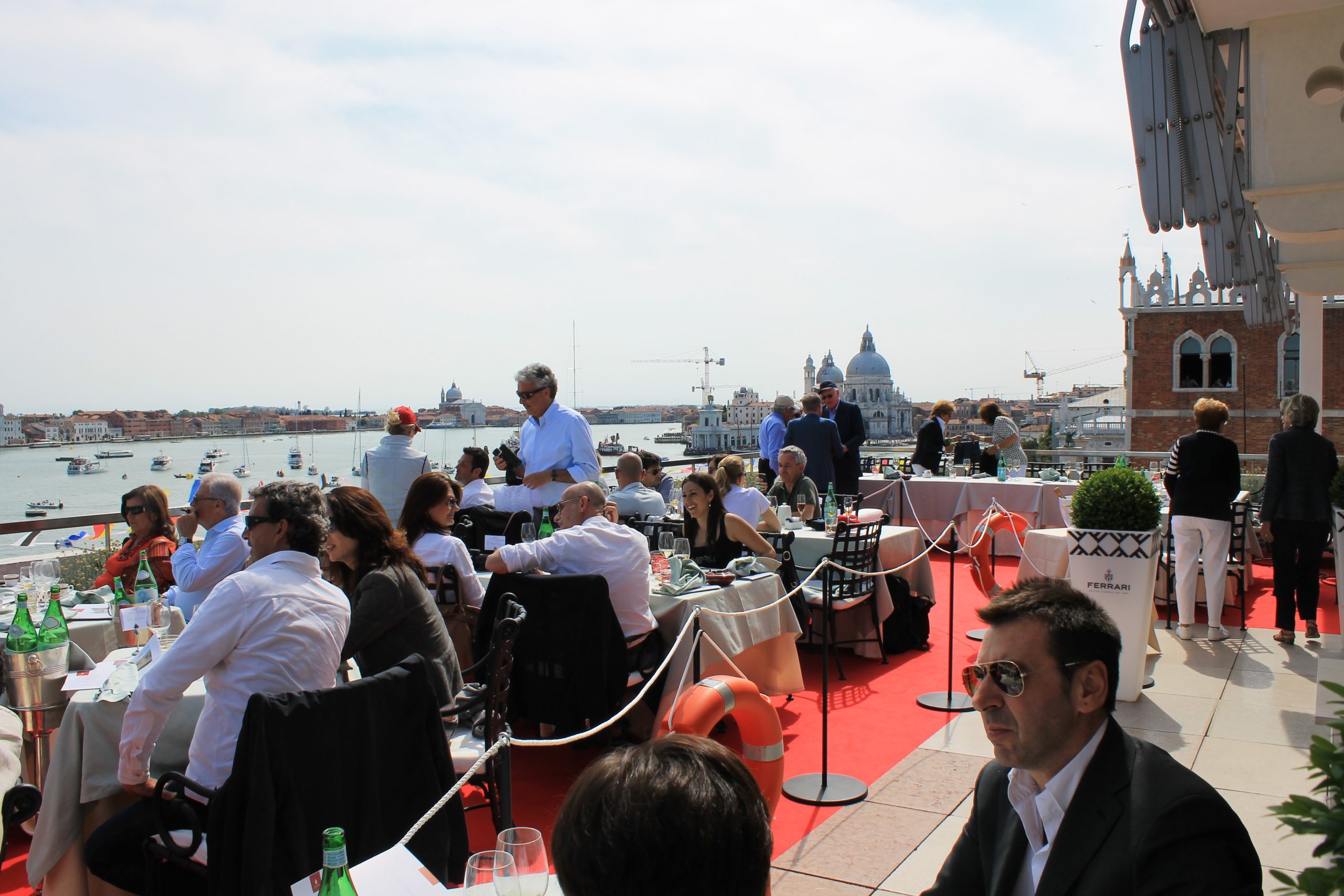 L'Hotel Danieli dà il via alla 71esima Mostra del Cinema di Venezia brindando Ferrari.