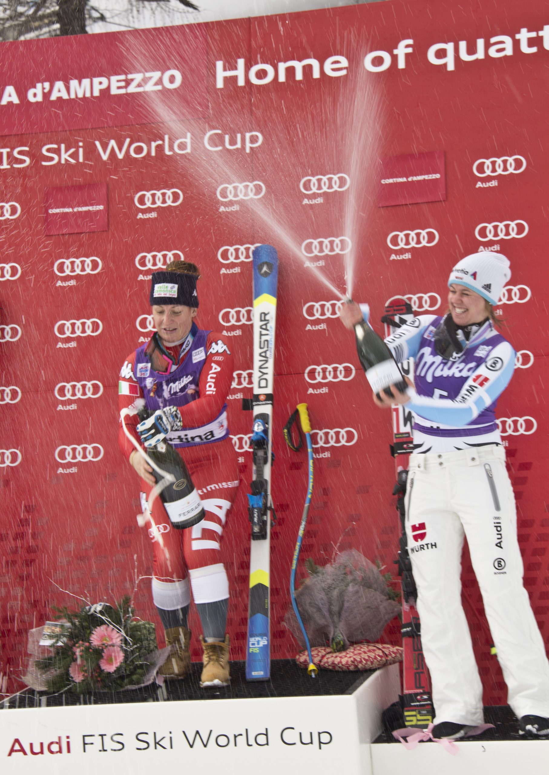 Elena Fanchini brinda con Ferrari alla vittoria di Coppa del Mondo