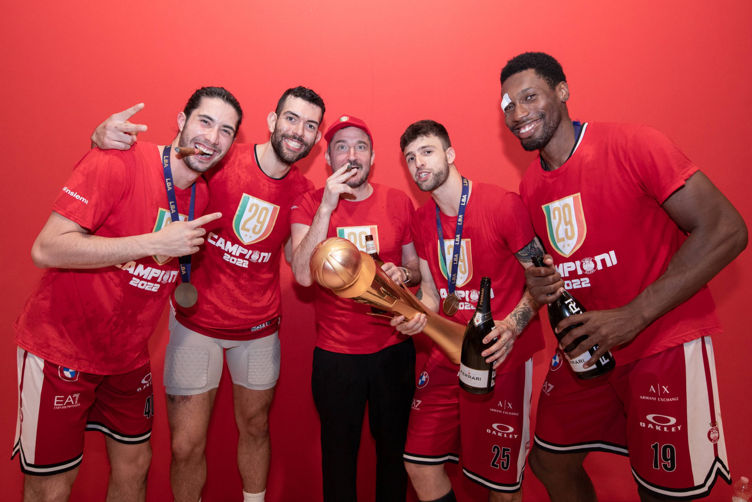 A|X Armani Exchange Olimpia Milano vince lo scudetto e brinda con Ferrari Trento