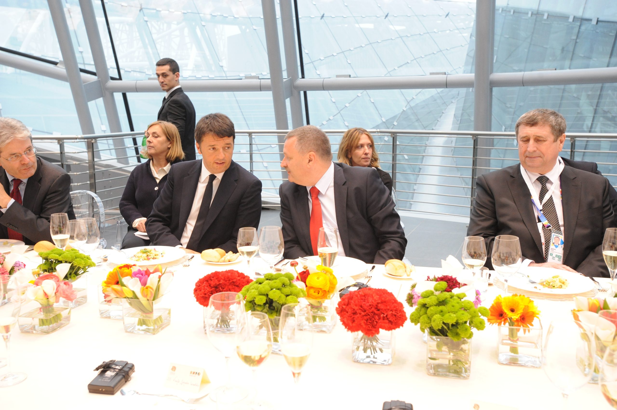 Brindisi Ferrari con il Brut Orgoglio Italia all'inaugurazione del Padiglione Italia di Expo 2015