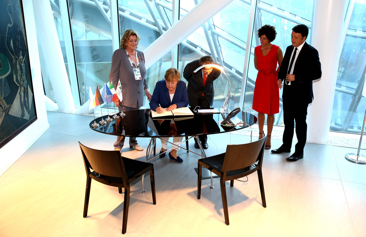Matteo Renzi e Angela Merkel brindano con Ferrari Trentodoc a Expo Milano 2015