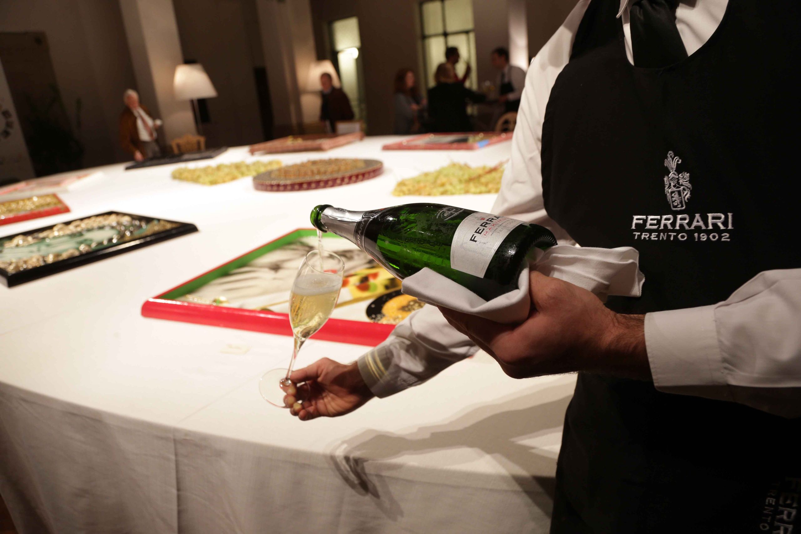 Brindisi Ferrari Trentodoc per il vernissage “Dinner in Ten” ideato dal maestro Bob Krieger