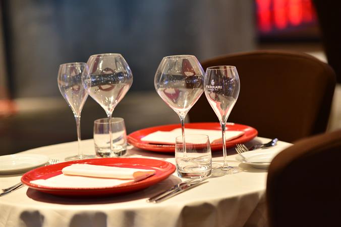 Bollicine Ferrari alla terza edizione di Hell's Kitchen