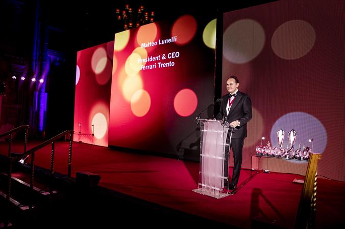 Matteo Lunelli durante l’Annual Award Banquet ricorda il suo anno da Presidente dell’IWSC