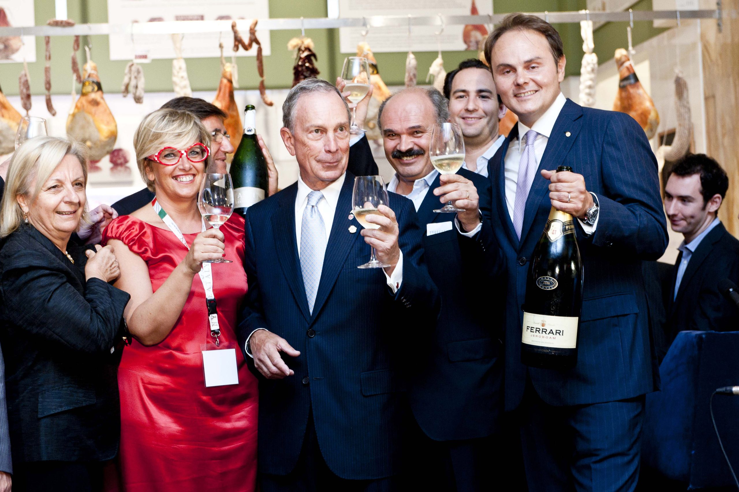 Eataly compie dieci anni e celebra ancora una volta con bollicine Ferrari