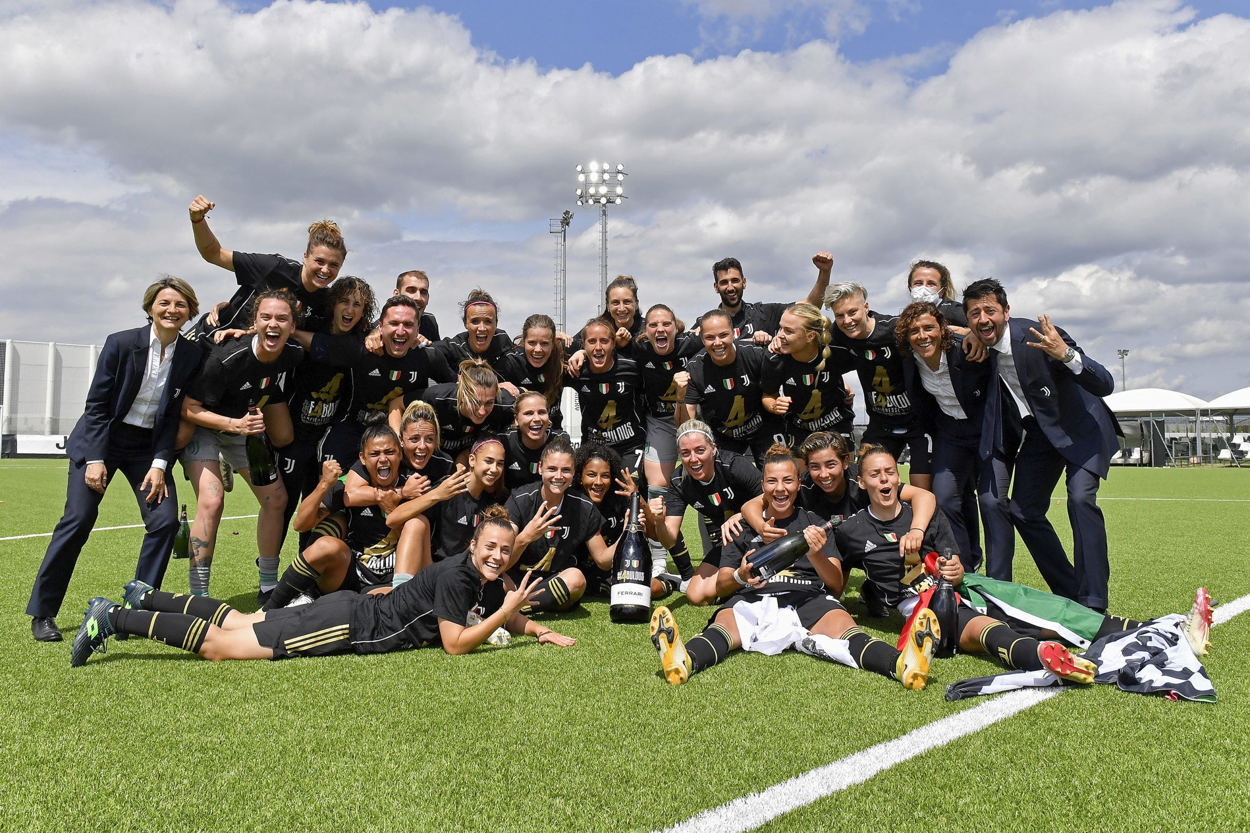 Juventus Women brinda con le bollicine Ferrari al quarto scudetto consecutivo