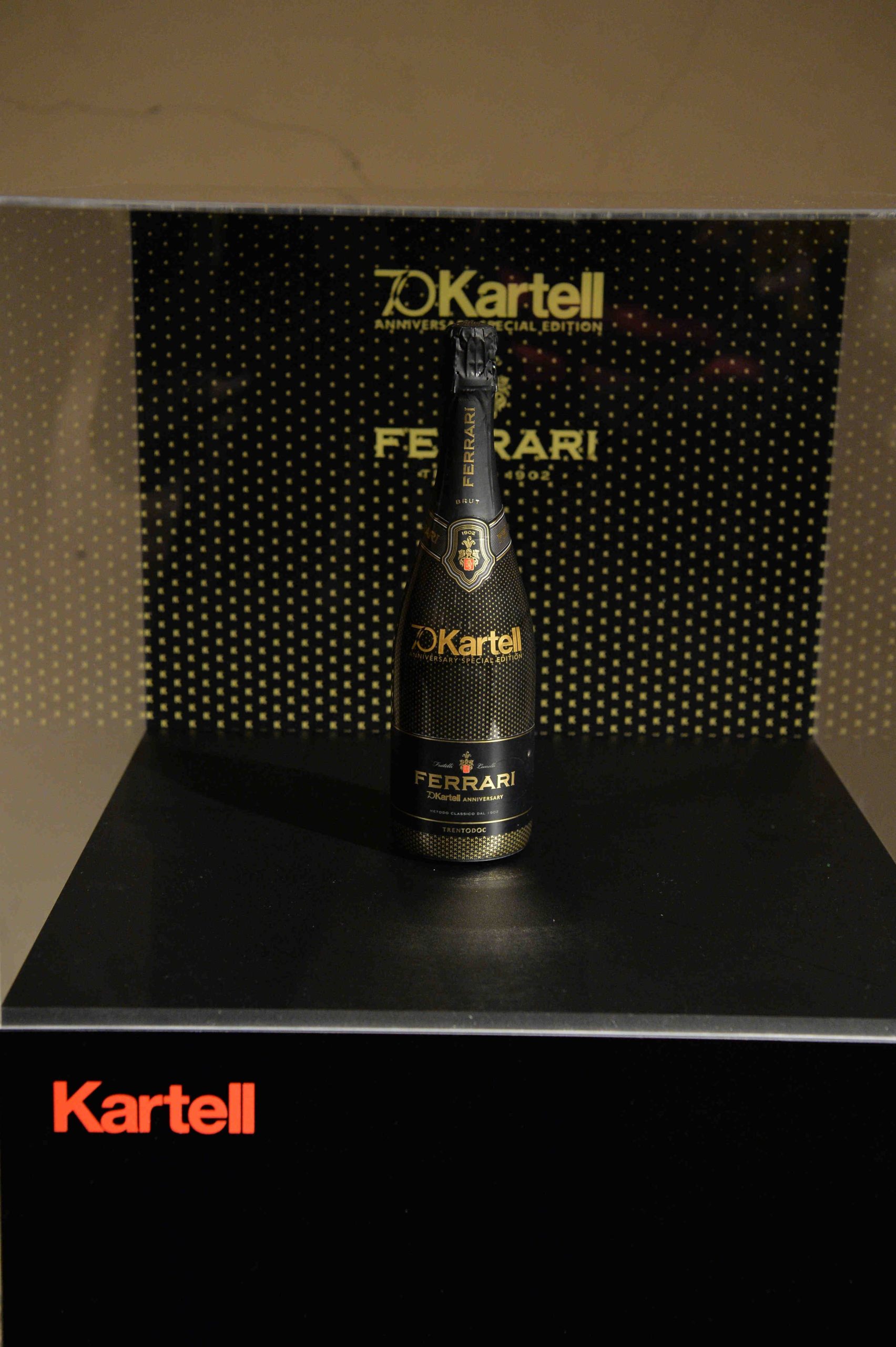Kartell celebra il suo 70° anniversario con un’edizione speciale di Ferrari