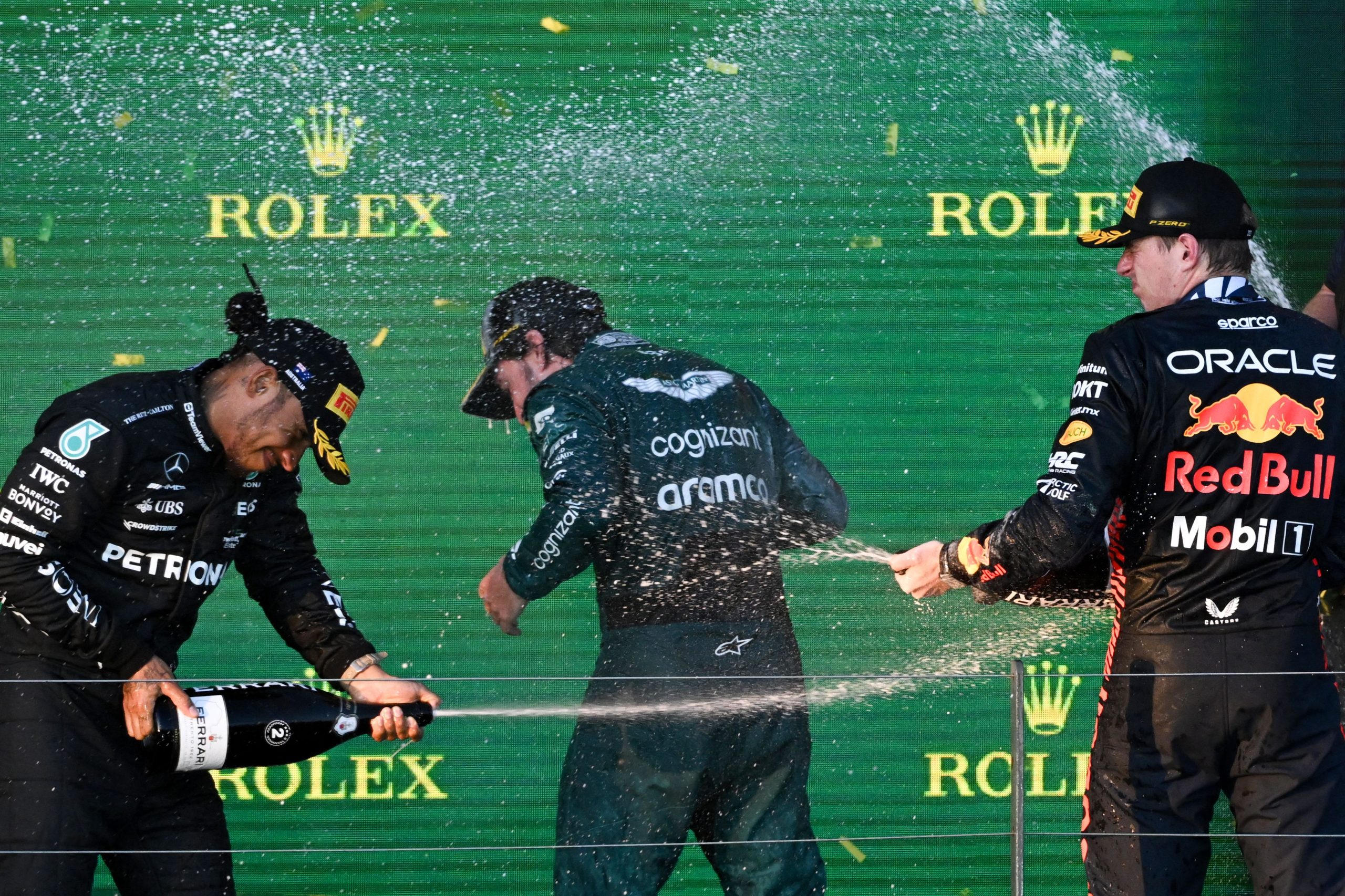 Le bottiglie “FERRARI F1® PODIUM JEROBOAM” autografate dai piloti vincitori all’asta per la lotta contro la demenza