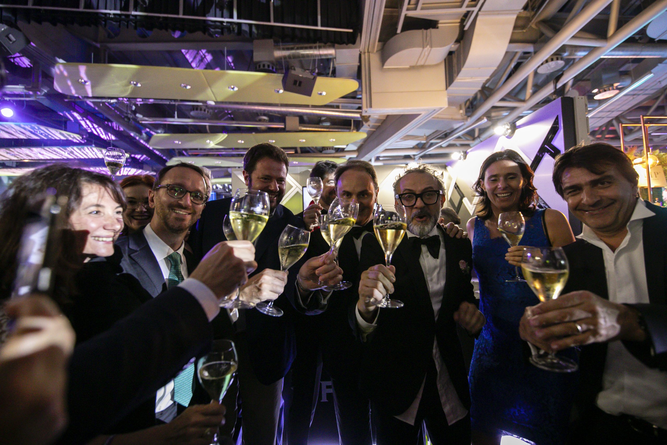 Massimo Bottura festeggia con Ferrari il suo ritorno sul gradino più alto di The World’s 50 Best Restaurants