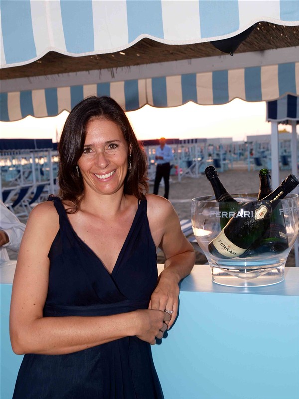 Il Ferrari in spiaggia, al Forte, per il grande party di Miu Miu