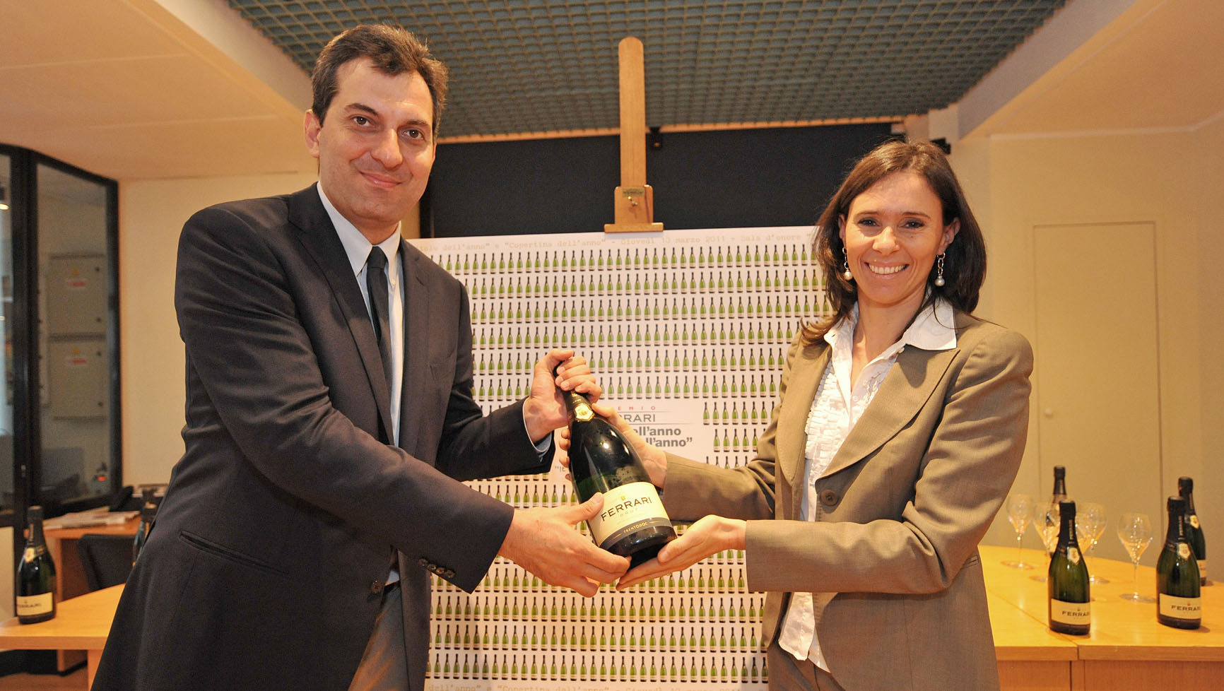 Festa grande a La Stampa di Torino per la consegna delle 1.000 bottiglie di Ferrari Brut per il ?Titolo dell?Anno?
