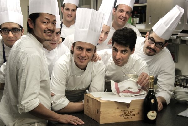 Una ?retrospettiva? di sette Giulio Ferrari in un tempio della cucina quale Le Calandre