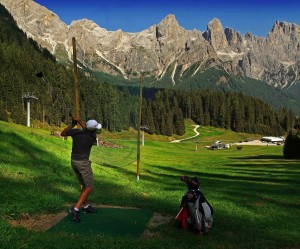 Si brinderà con bollicine Ferrari al Trekkingolf- Hole in One Porsche