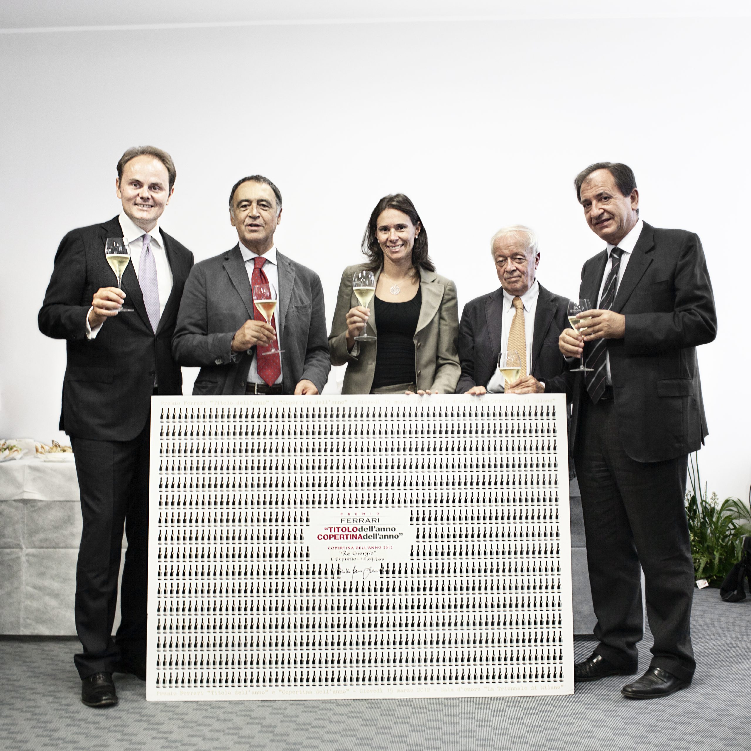 Camilla e Matteo Lunelli consegnano all?Espresso le 1.000 bottiglie di Ferrari per la ?Copertina dell?Anno?