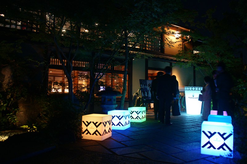 A tutto Ferrari in una magica serata a Kyoto e, tra i tanti vip, c?era anche il primo cittadino