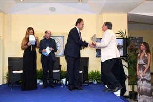 Matteo Lunelli riceve a Baia Domizia il premio ?L?Altra Italia?