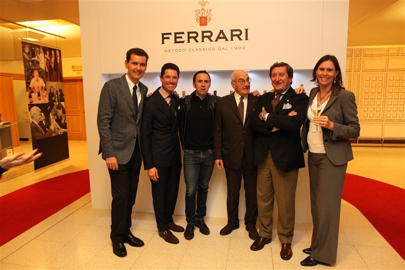 Un milione di chilometri in moto raccontato in un libro: l?autore Loris Camprini e Matteo Marzotto insieme a fini benefici alle Cantine Ferrari