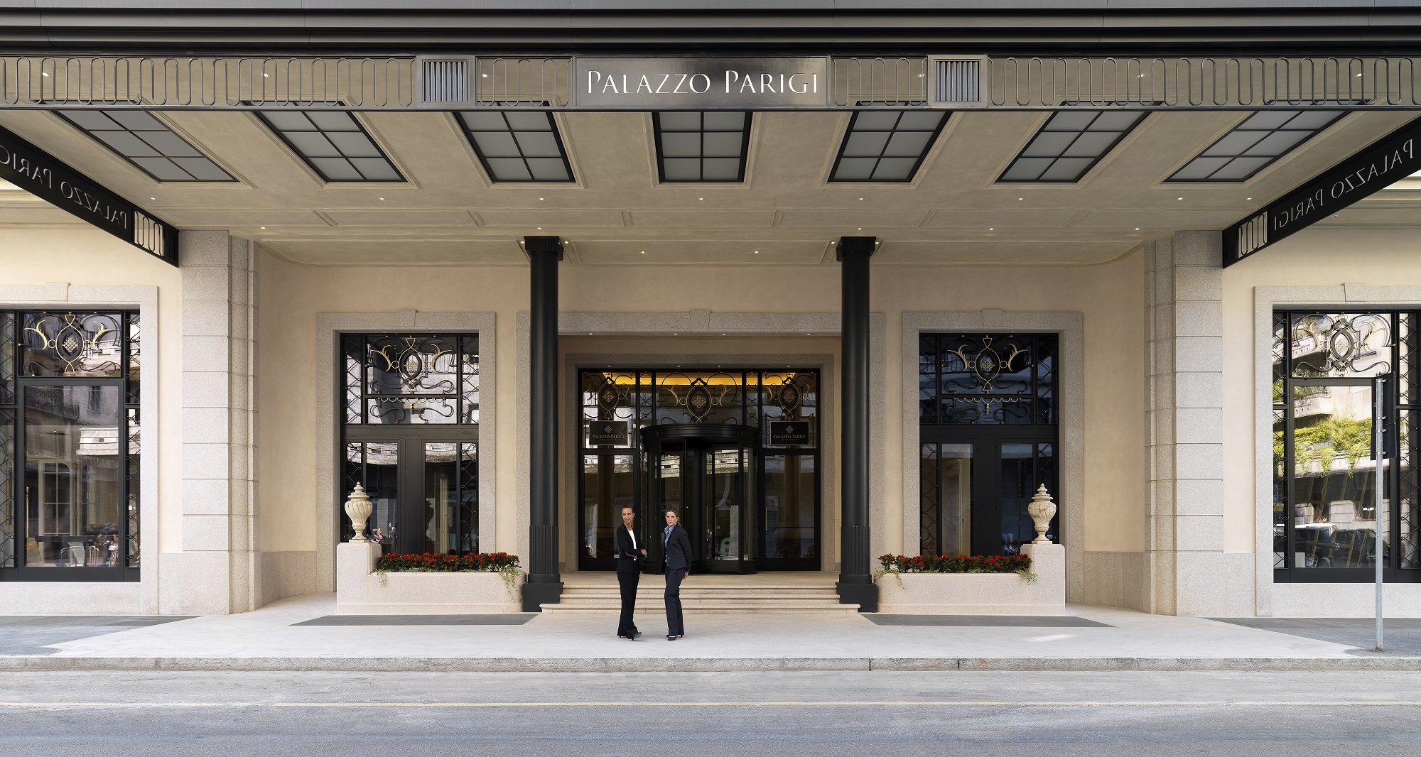 A Palazzo Parigi, un albergo che più esclusivo non si può è tutto un trionfo delle etichette di casa Ferrari