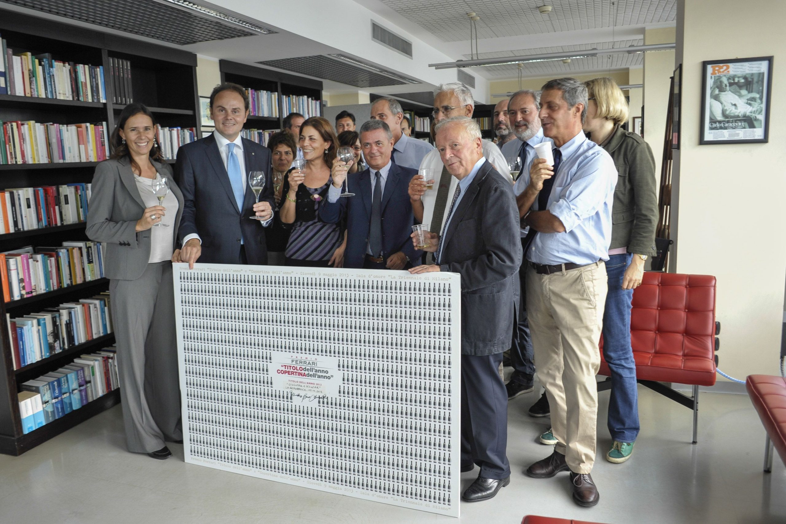 Consegnato a Ezio Mauro il premio per il ?Titolo dell?Anno?:ogni redattore di Repubblica potrà così brindare con Ferrari