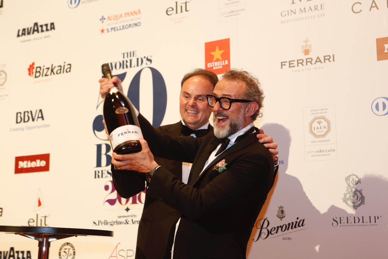Massimo Bottura festeggia con Ferrari il suo ritorno sul gradino più alto di The World’s 50 Best Restaurants